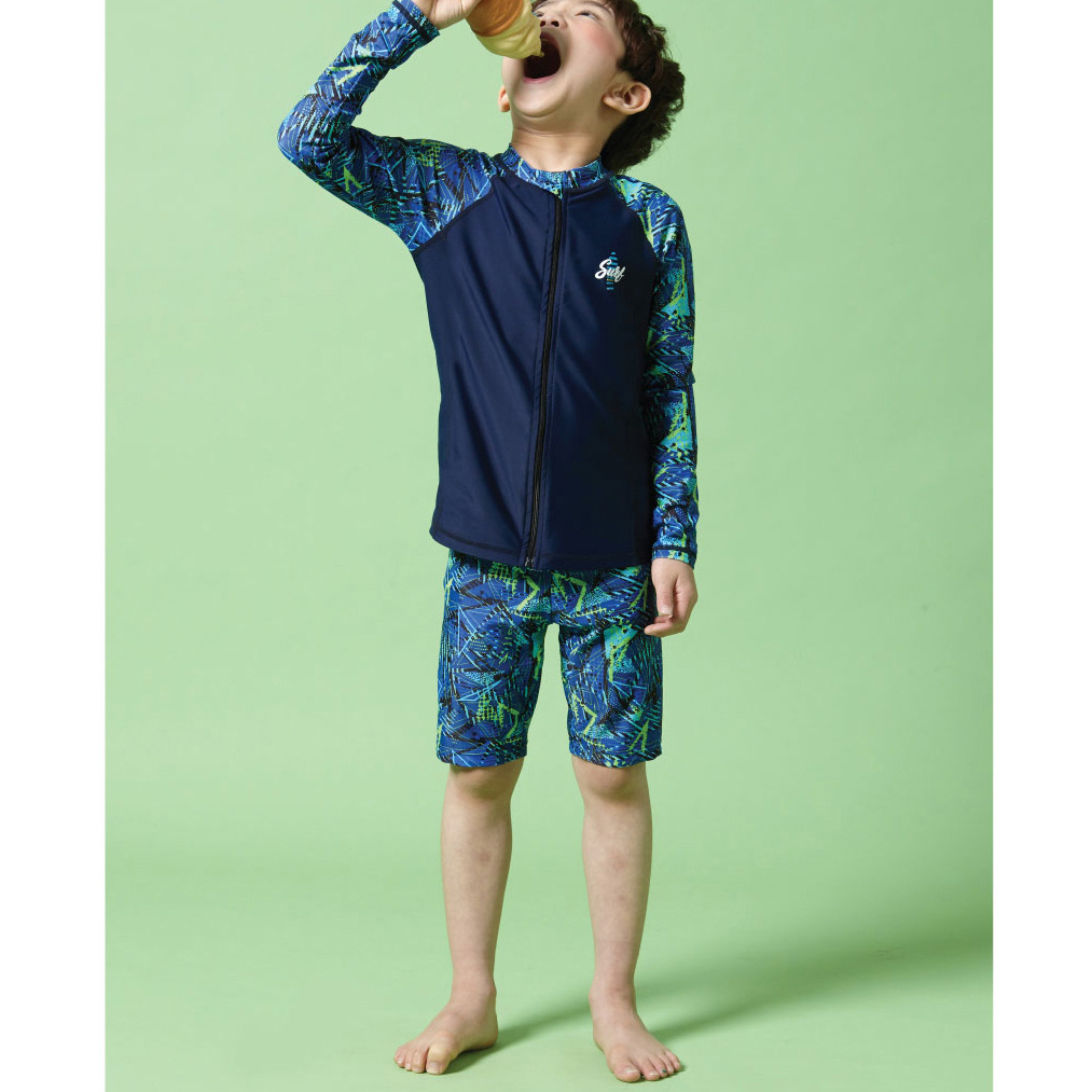 ภาพหน้าปกสินค้าKIDSZONE ชุดว่ายน้ำเด็กผู้ชาย เสื้อแขนยาว+กางเกงขาสั้น รุ่น 3351 จากร้าน kidszone.shop บน Shopee