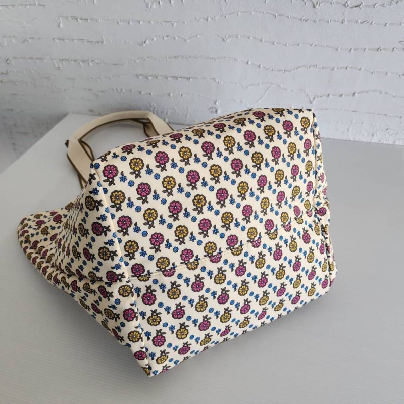สด-ผ่อน-กระเป๋าลายดอก-139950-tory-burch-gracie-floral-print-tote-bag