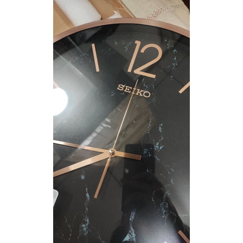 ใหม่แกะกล่อง-seiko-clock-นาฬิกาแขวนผนังดีไซน์ทันสมัย-รุ่น-qxa760p-สีkoubai