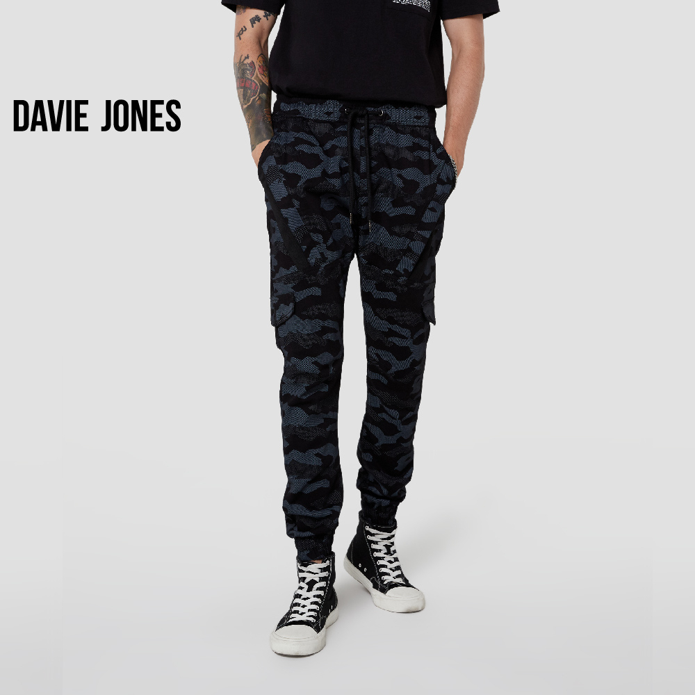 davie-jones-กางเกงจ็อกเกอร์-เอวยางยืด-ขาจั๊ม-ลายพราง-สีดำ-camo-drawstring-joggers-in-black-gp0026bk