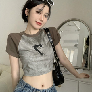 KAYNA เสื้อยืดสตรีสไตล์ฮ่องกงเกาหลีแบบสั้นเสื้อยืดผู้หญิงฤดูใบไม้ผลิใหม่สไตล์อเมริกันเรโทรแฟชั่นผู้หญิงสั้นเสื้อยืด