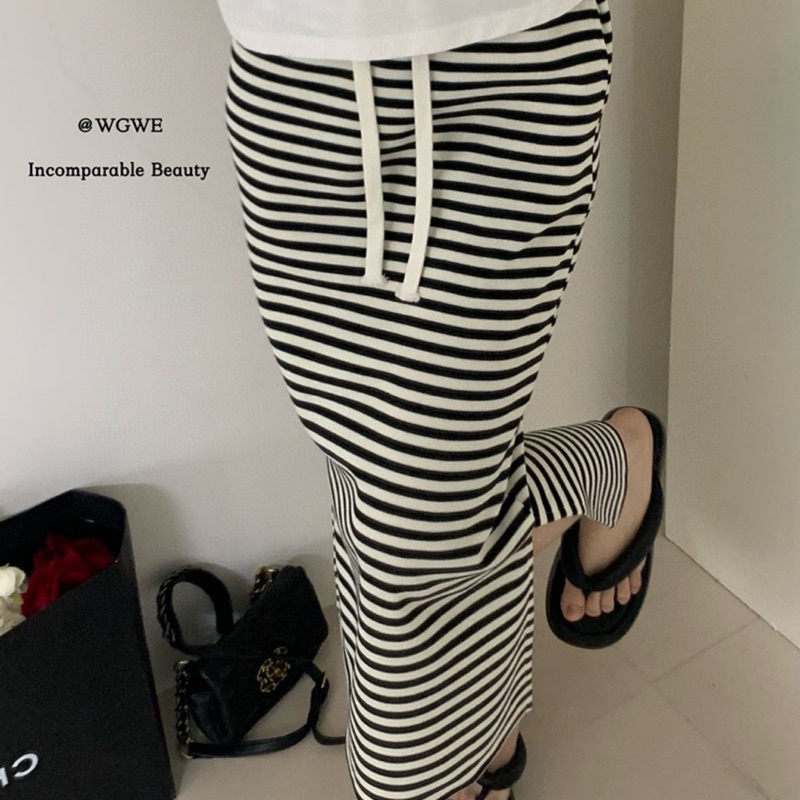 striped-skirt-กระโปรงลายทางผ่าข้างเก๋ๆ-ต้องมีเก็บแล้วค่าา