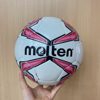 ภาพหน้าปกสินค้า[ของแท้ 100%] ลูกฟุตบอล ลูกบอล Molten F5V3400-G เบอร์5 ลูกฟุตบอลหนัง PU ชนิดพิเศษ ของแท้ 100% รุ่นแข่งขัน ซึ่งคุณอาจชอบสินค้านี้