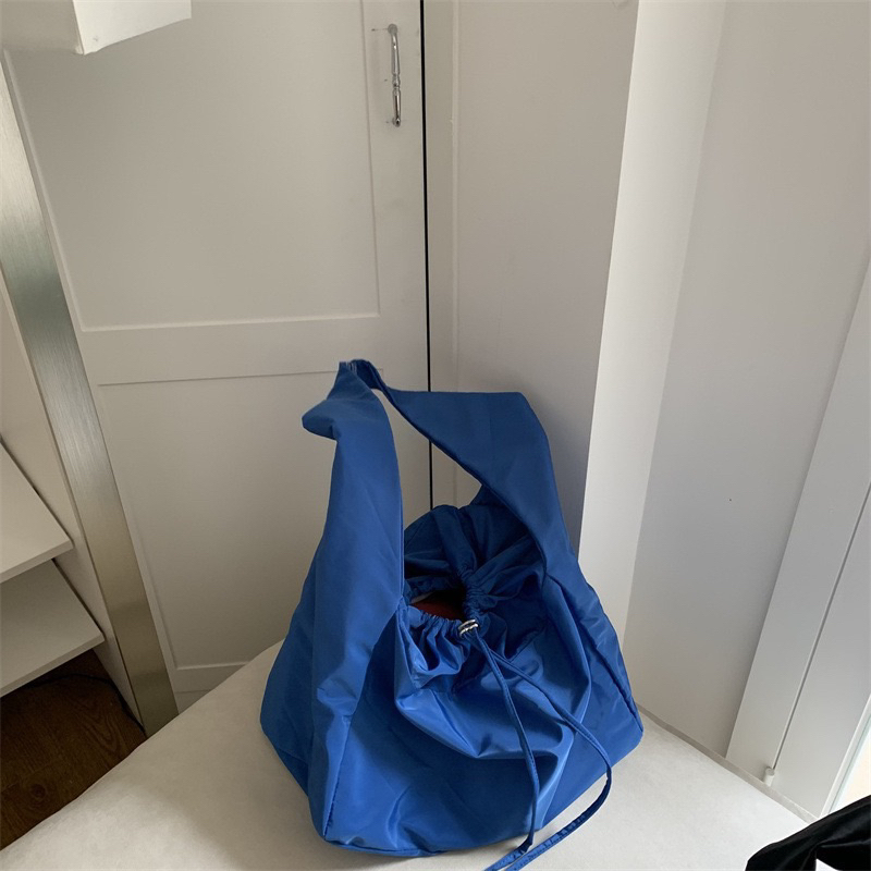 กระเป๋าสะพายรุ่น-xl-nylon