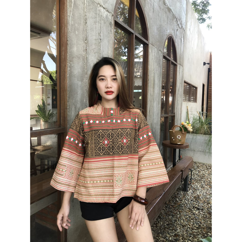 เสื้อแขนยาว (มีไซร้คนอ้วน) ผ้าฝ้ายพื้นเมือง ติดกระดุมหลังทรงสวยมากค่ะ