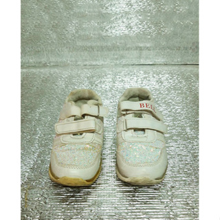 รองเท้าเด็กสีขาว Sneaker White (เบอร์ 30) (มือสองสภาพ 80%)