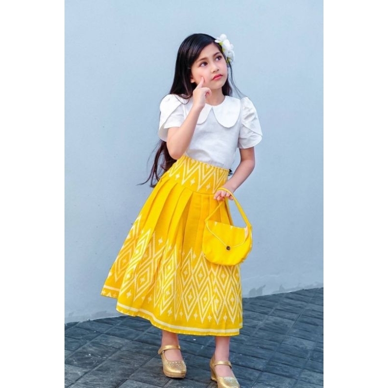 ชุดเด็กหญิง-ใส่ต้อนรับสงกรานต์-ชุดไทยประยุกต์-ผ้าฝ้าย-งาน-3-ชิ้น-เสื้อ-กระโปรง-กระเป๋าคล้องมือ-สวยหรูดูดี