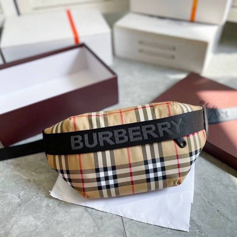 burberry-fragrances-belt-bag-vip-gift-with-purchase-gwp