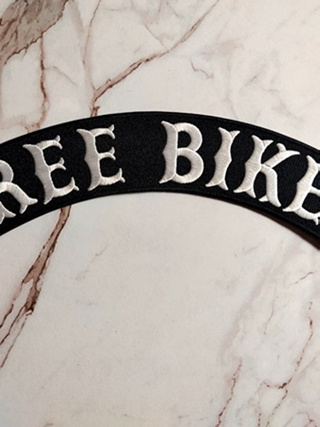 ตัวรีดติดเสื้อขนาดใหญ่ Free Biker ตกแต่งเสื้อผ้า แจ๊คเก็ตยีนส์ Hipster Embroidered Iron On Sew on