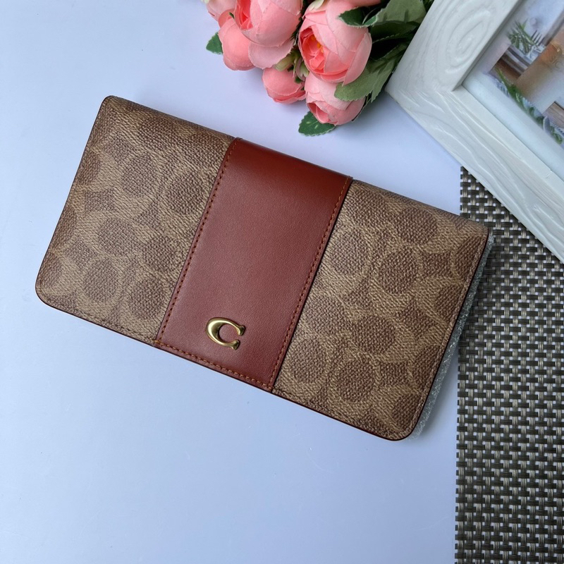 สด-ผ่อน-กระเป๋าสตางค์-ใบยาว-2-พับ-c5862-shop-slim-wallet-in-signature-canvas