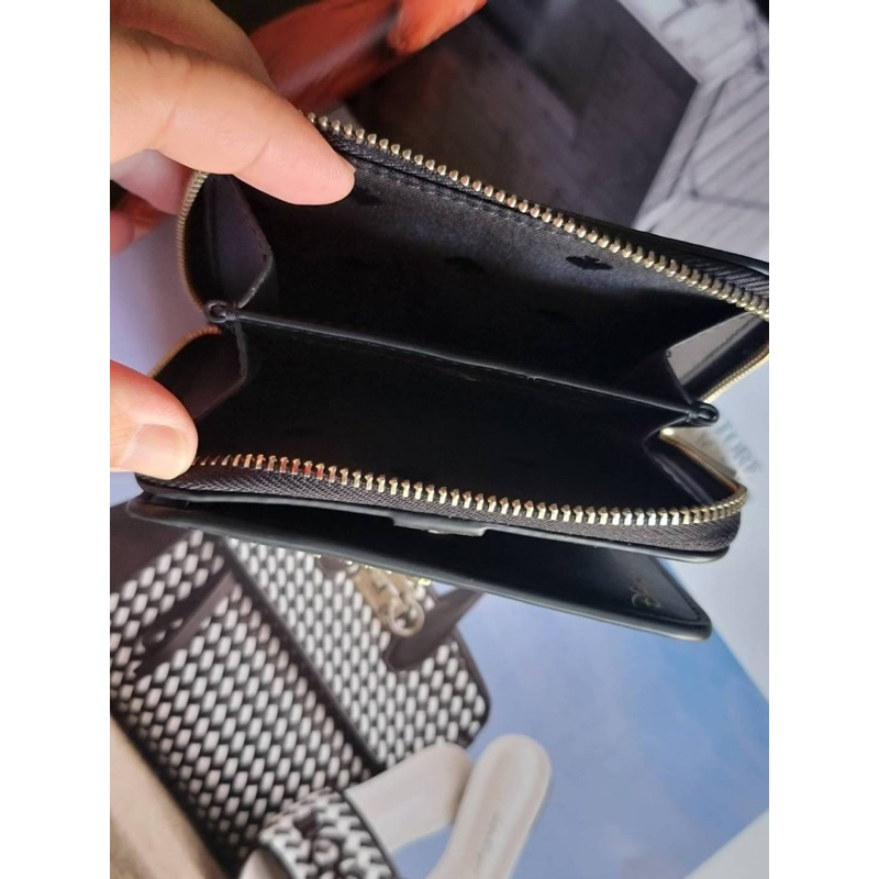 กระเป๋าสตางค์-สีดำ-disney-x-kate-spade-new-york-small-zip-around-101-dalmatians-wallet