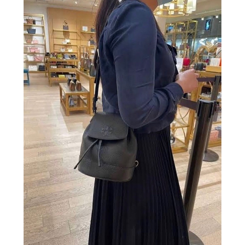 สด-ผ่อน-กระเป๋าเป้-7-นิ้ว-สีดำ-สีน้ำตาล-137409-tory-burch-thea-mini-bucket-backpack