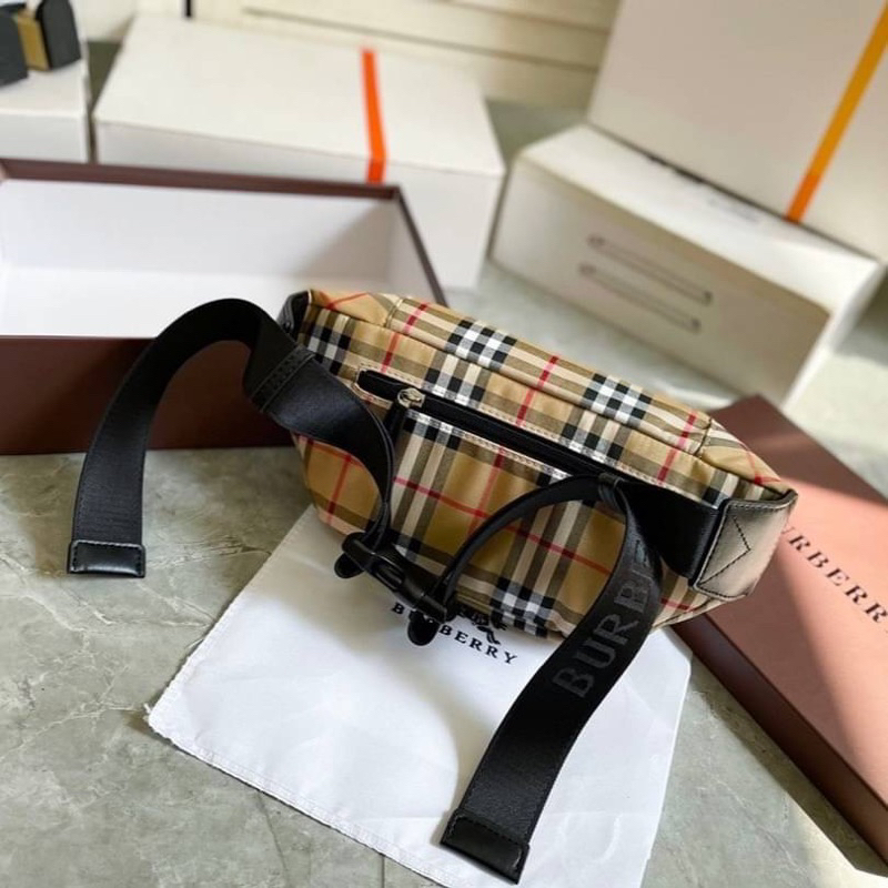 burberry-fragrances-belt-bag-vip-gift-with-purchase-gwp