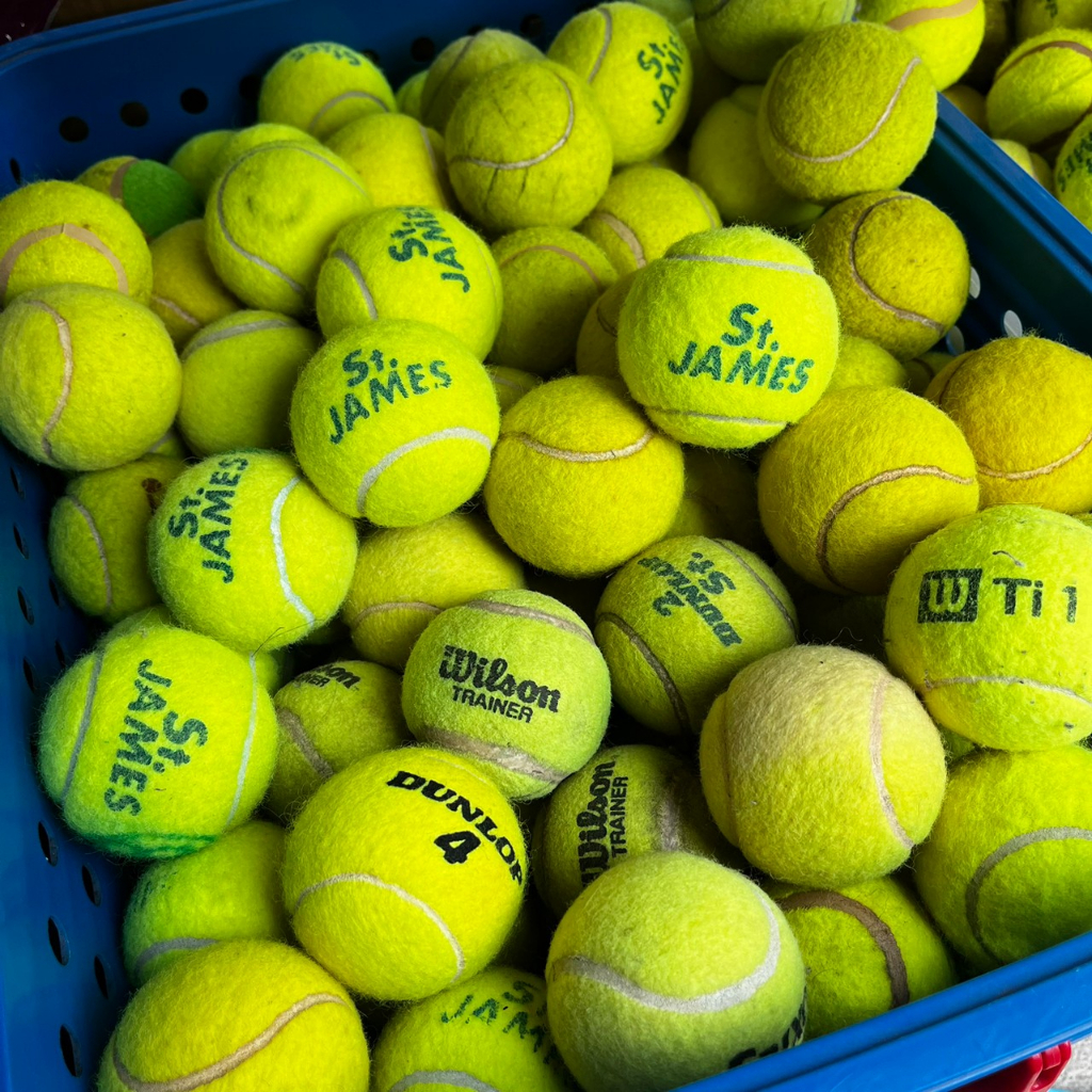 ภาพหน้าปกสินค้าลูกเทนนิสมือสอง ใช้ฝึก ซ้อม ตีเล่น tennis wilson st.james dunlop fort