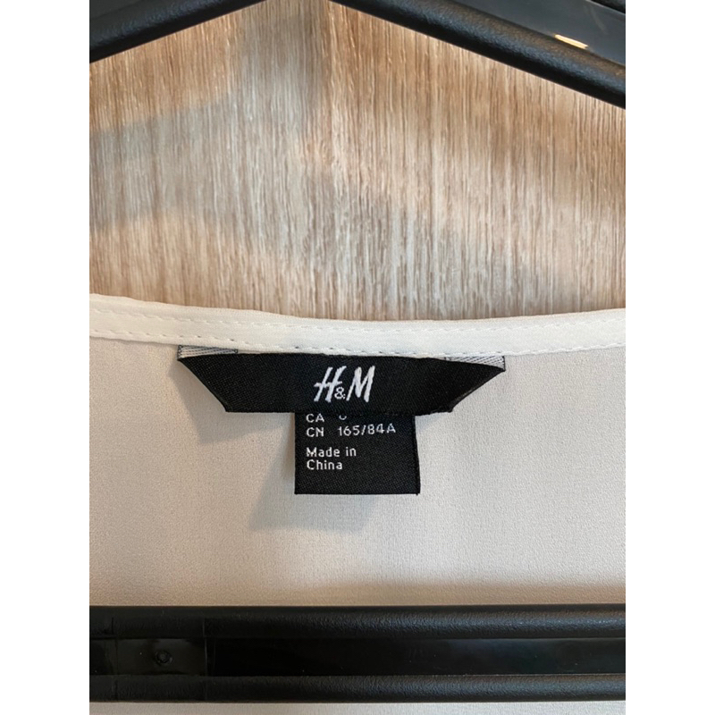เสื้อแขนกุด-ผ้าบางๆสีขาว-h-amp-m-size-eur-36-มือสอง