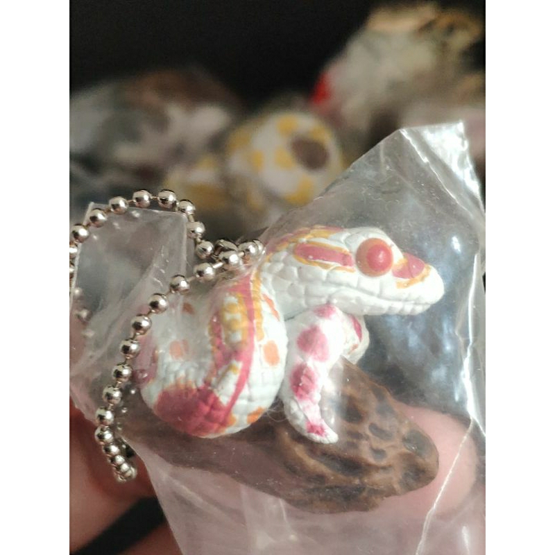 qualia-gashapon-ball-python-and-corn-snake-bead-chain-charm