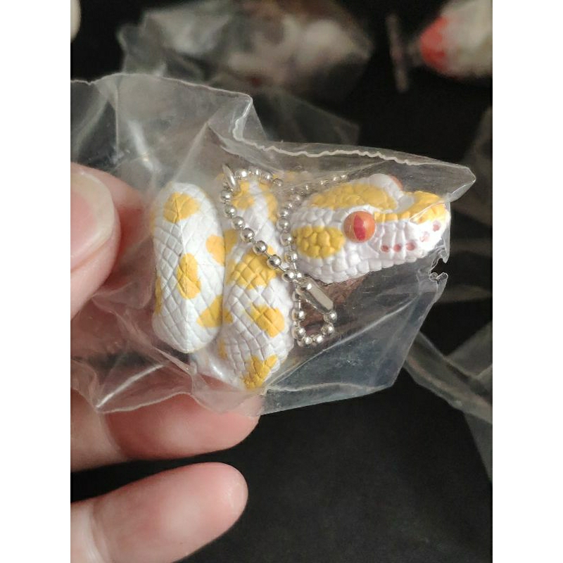 qualia-gashapon-ball-python-and-corn-snake-bead-chain-charm