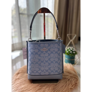 (ผ่อน0%) กระเป๋าสะพายข้าง Coach Mollie Bucket Bag 22 In Signature Chambray CH230 ลายซี สียีนส์ฟ้า 8นิ้ว ทรงบักเกต