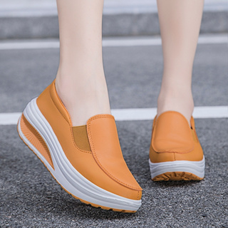 NEW! รองเท้าแฟชั่นผู้หญิง รองเท้าลำลอง แบบสวม สีเหลือง หนังPU ส้นหนา 5 ซม. นุ่ม เบา สีสันสดใส ไซส์ 35-42 พร้อมส่งจากไทย