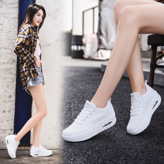 HUIANG รองเท้าผ้าใบผู้หญิงเพื่อสุขภาพ 2023 สีขาว ใส่เดิน ใส่วิ่ง ใส่ออกกำลังกาย พื้นสูง 5 ซม. ขนาด 35-40