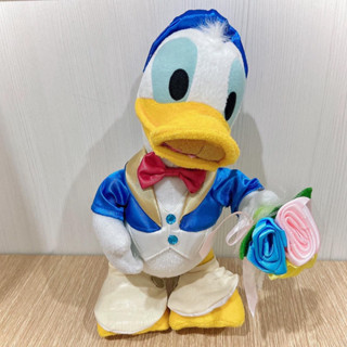 เจ้าเป็ดน้อย โดนัลด์ดั๊ก(Donald Duck) น้องเป็นเจ้าบ่าว ตัวแข็งตรงโบว์มีรอยลอกนิดหน่อยค่ะ