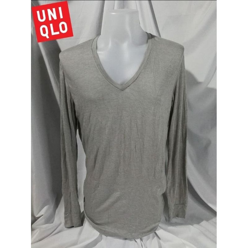 uniqlo-heattech-extra-warm-brand-2nd-hand-เสื้อยืดแขนยาวคอวีสีเทา-size-m-แท้มือสองกระสอบำเข้า