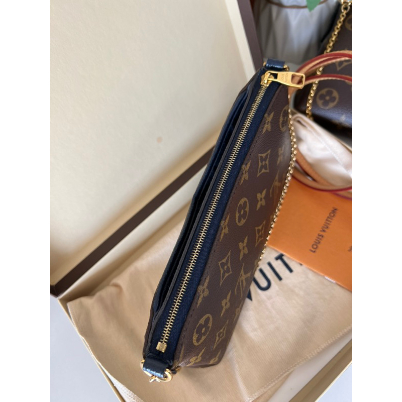 louis-vuitton-pallas-clutch-dc-17