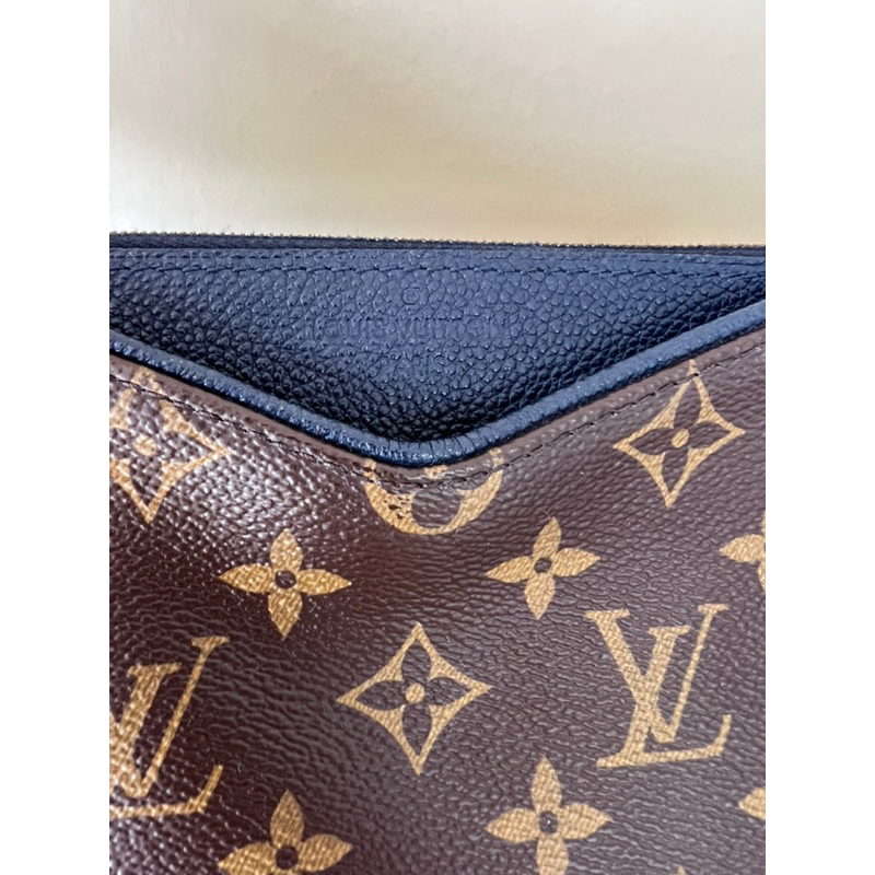 louis-vuitton-pallas-clutch-dc-17