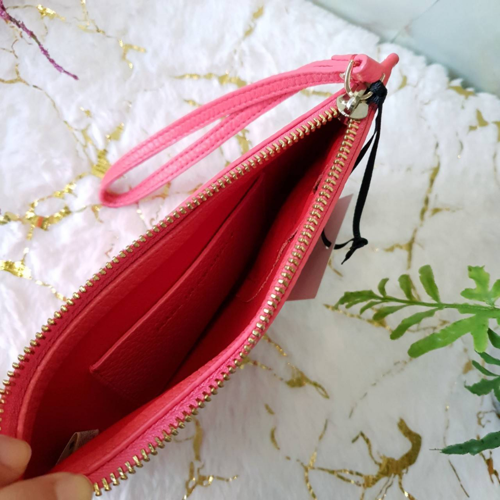 kate-spade-new-york-strawberry-mini-leather-wristlet-กระเป๋าคล้องมือ-กระเป๋าสตรอเบอร์รี่-strawberry