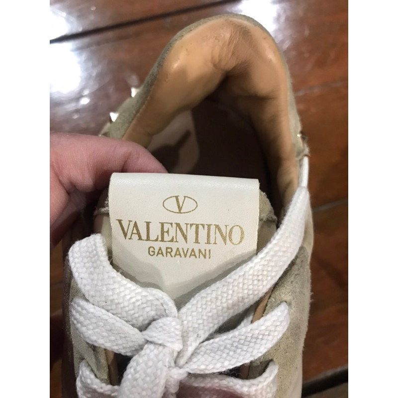 รองเท้าทรงผ้าใบvalentino