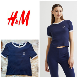 แท้ 💯% Used H&amp;M x Hello Kitty size S (อก 30”) เสื้อครอป แบบน่ารัก สีน้ำเงิน Navy Blue โลโก้แบบปัก ผ้าเบา ใส่สบาย