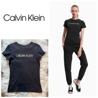 แท้ 💯% Used Calvin Klein size XS อก 32” เสื้อยืดสีดำ เรียบลาย signature โลโก้กลางอก เข้ารูปสวย ผ้าใส่สบาย