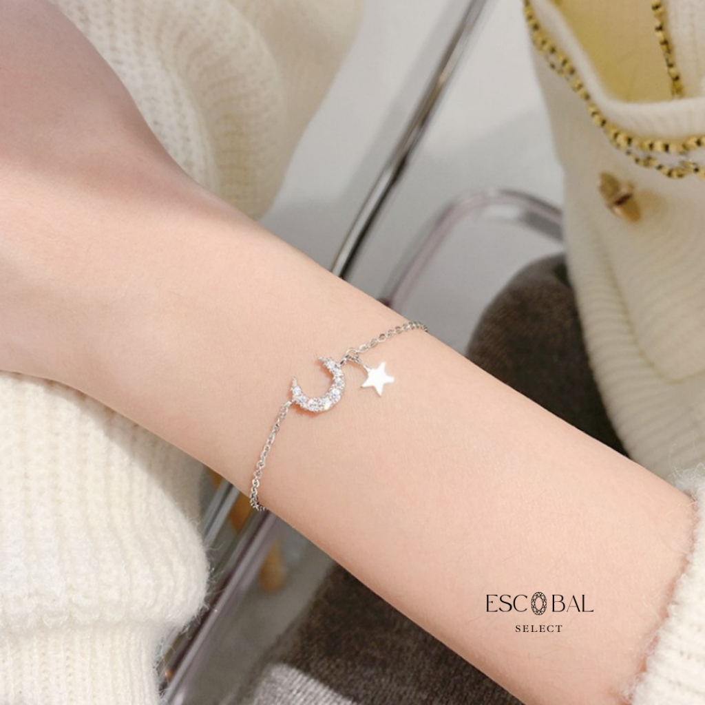 ภาพหน้าปกสินค้าESCOBAL พร้อมส่ง สร้อยข้อมือเงินแท้ Star & Moon กำไลเพชร Moissanite กําไลข้อมือผู้หญิง กำไลข้อมือเงินแท้ สร้อยข้อมือเพชร จากร้าน escobal_select บน Shopee