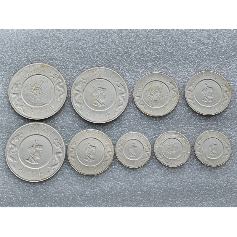 แสตมป์กลมรูปเหรียญของประเทศภูฏาน-ปี-1972-ยกชุด9ดวง