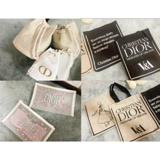 กระเป๋าเครื่องสำอางจาก Christian Dior (Dior Cosmetics Bag) มีหลายแบบให้เลือกสวยๆทุกแบบจ้า
