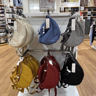 โปรโมชั่น Flash Sale : พร้อมส่ง มี39สีใหม่ กระเป๋า สไตล์ยูนิโคล Uniqlo Round Mini Shoulder Bag ผ้าไนลอน กระเป๋าคาดอก เบา
