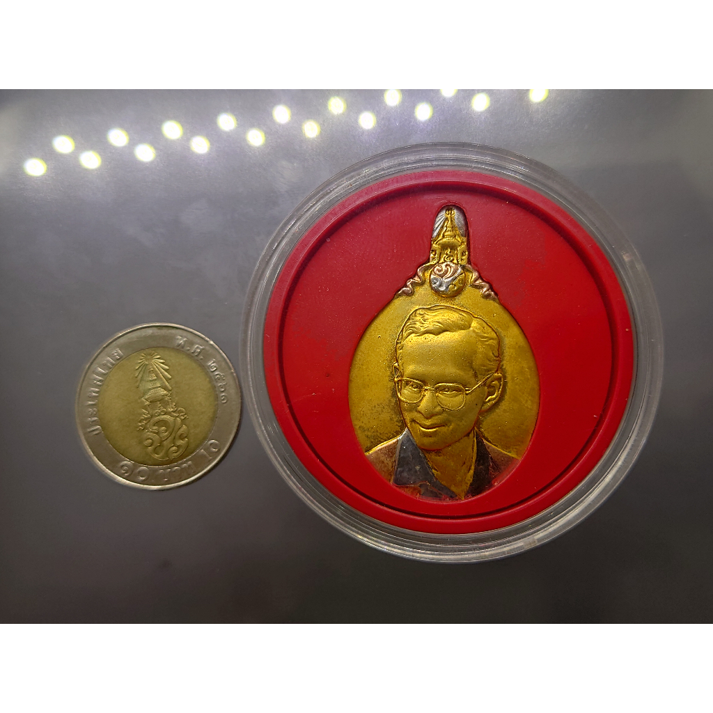 เหรียญ-5-ธันวามหาราช-ครั้งที่-21-เนื้อทองแดงชุบสามกษัตริย์-มูลนิธิ-5-ธันวามหาราช-สร้าง-พ-ศ-2540-พร้อมกล่องแดง