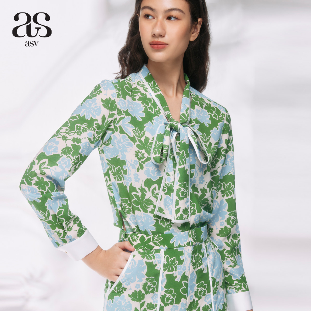 asv-pf23-nadia-floral-blouse-เสื้อผู้หญิง-แขนยาว-คอวี-ตกแต่งผูกโบว์คอ-ผ้าลายดอกไม้