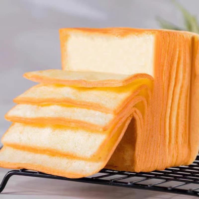 [พร้อมส่ง] Thousand Layer Toast สุดฮิตในตอนนี้! ของแท้ 100% | Shopee ...