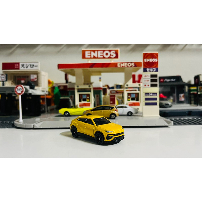 model-tomica-vehicle-lamborghini-urus