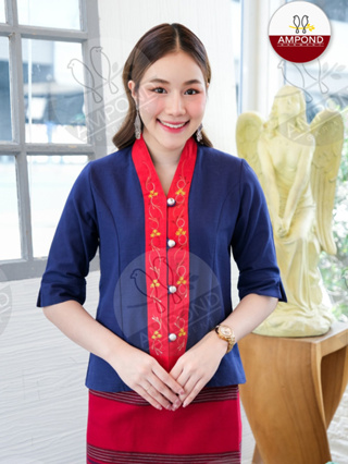 เสื้อพื้นเมืองผู้หญิงคอวีปักดอกแขนสามส่วนสีกรมแถบแดง