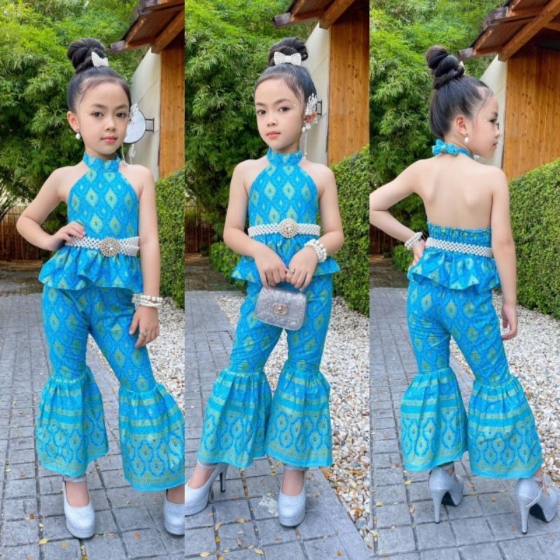 ชุดไทยเด็กหญิง-ใส่รับสงกรานต์-ชุดเซ็ทเสื้อแขนกุดผูกคอชายระบายผ้าคอตตอนพิมพ์ทองลายไทย-กางเกงขาบาน-ไม่รวมเครื่องประดับ