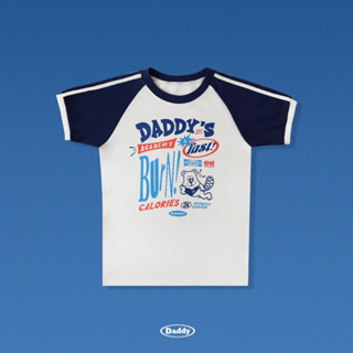 DADDY | Fast Burn T-Shirt เสื้อยืด สกรีนบีเวอร์ สีขาวแขนสีน้ำเงินแถบขาว