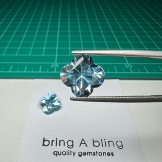 บลูโทแพส (swiss blue topaz) (10x10x7) 9.9ct 2เม็ด พลอยธรรมชาติ สีฟ้าสดใส เหลี่ยมสวยไฟเต็ม ค่อนข้างสะอาด พลอยธรรมชาติ