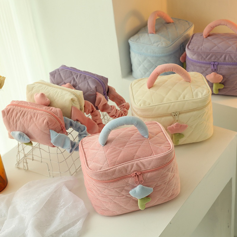 พร้อมส่ง-กระเป๋าใส่เครื่องสำอางลายน่ารัก-ใส่ของได้เยอะ
