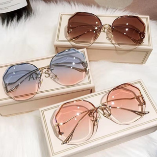 แว่นกันแดดไล่โทนสีแฟชั่นของผู้หญิง,แว่นกันแดดทรงโค้งแต่งเลนส์โลหะตัดแสงได้สำหรับสีน้ำทะเลปี2021 UV400 พร้อมส่งในไทย