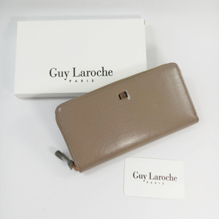 Guy Laroche กระเป๋าสตางค์ผู้หญิงใบยาว ซิปรอบ สีโอวัลติน หนังลาย ผิวเงา อะไหล่สีทอง ของใหม่ ของแท้100%