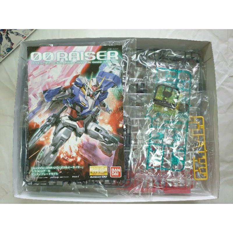 bandai-mg-1-100-gundam-oo-gn-0000-gnr-010-gundam-oo-raiser-มือ-1