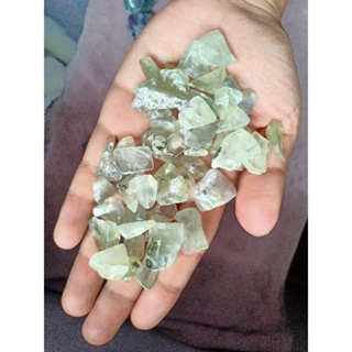 พรีไนต์ | Prehnite เศษหินชุดละ 15 กรัม #ขัดมัน ติดสีดำ #ทัวมาลีน ขนาด 10-40 mm หินธรรมชาติ หินสะสม สีเขียว