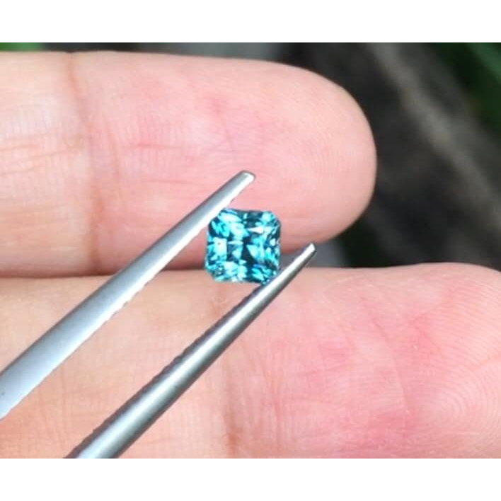 พลอยเพทาย-blue-zircon-นน0-77กะรัต